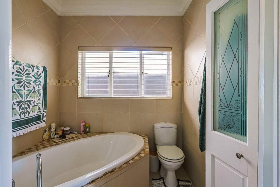 4 Bedroom Property for Sale in Waterkloof Ridge Gauteng