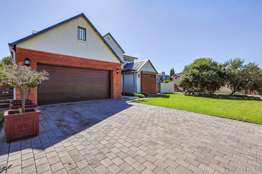 4 Bedroom Property for Sale in Silverwoods Country Estate Gauteng