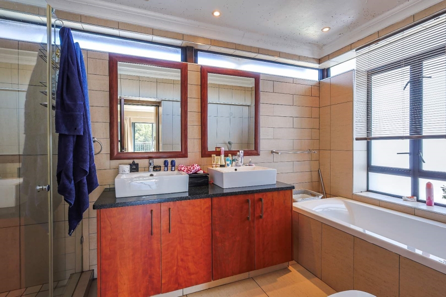 4 Bedroom Property for Sale in Silverwoods Country Estate Gauteng