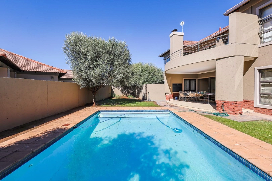 4 Bedroom Property for Sale in Silverwoods Country Estate Gauteng