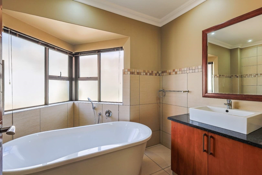 4 Bedroom Property for Sale in Silverwoods Country Estate Gauteng