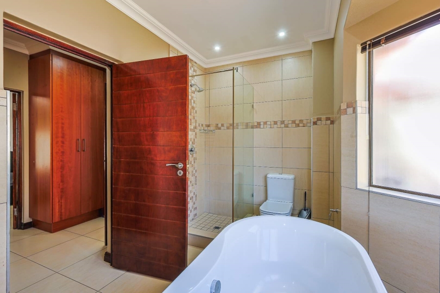 4 Bedroom Property for Sale in Silverwoods Country Estate Gauteng