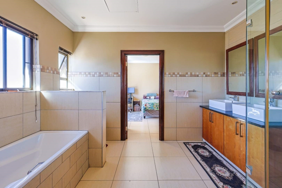 4 Bedroom Property for Sale in Silverwoods Country Estate Gauteng