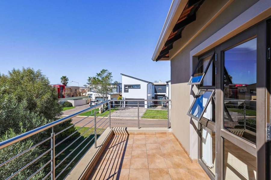 4 Bedroom Property for Sale in Silverwoods Country Estate Gauteng