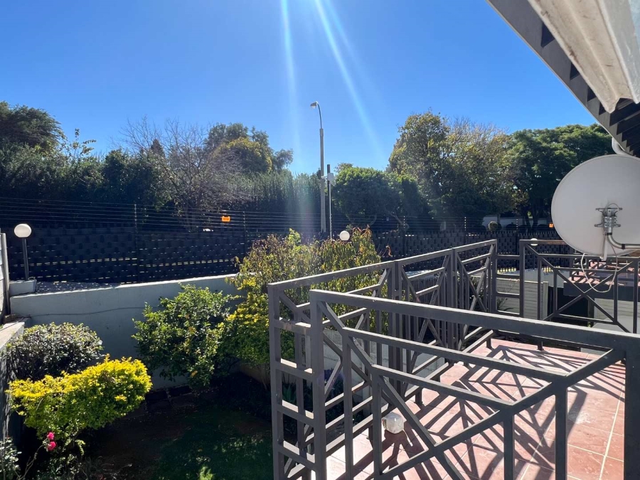 2 Bedroom Property for Sale in Weltevreden Park Gauteng