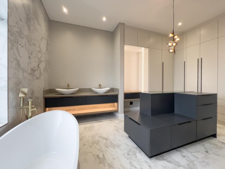 5 Bedroom Property for Sale in Midstream Estate Gauteng