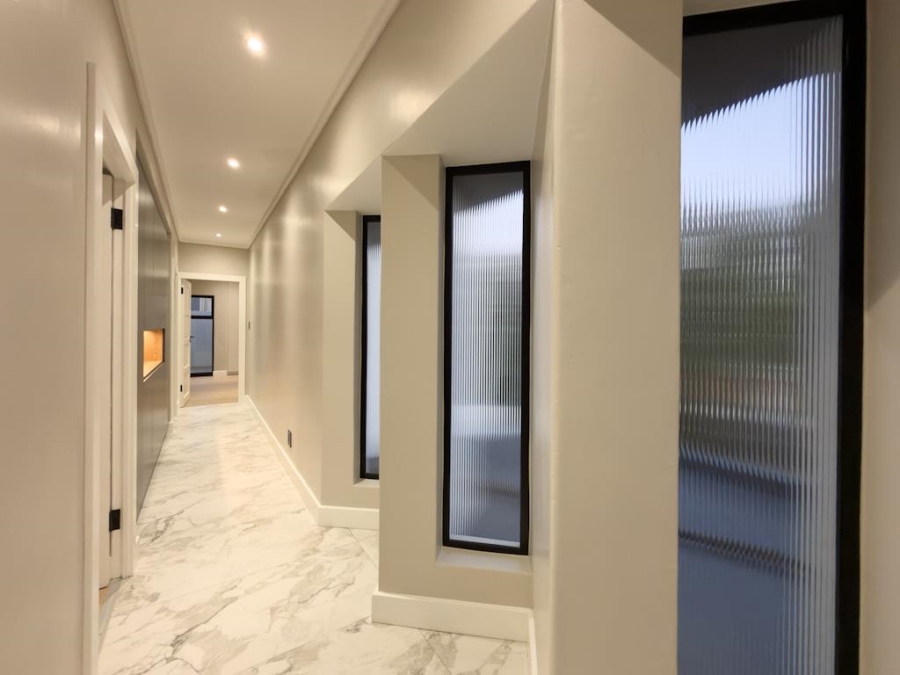 5 Bedroom Property for Sale in Midstream Estate Gauteng