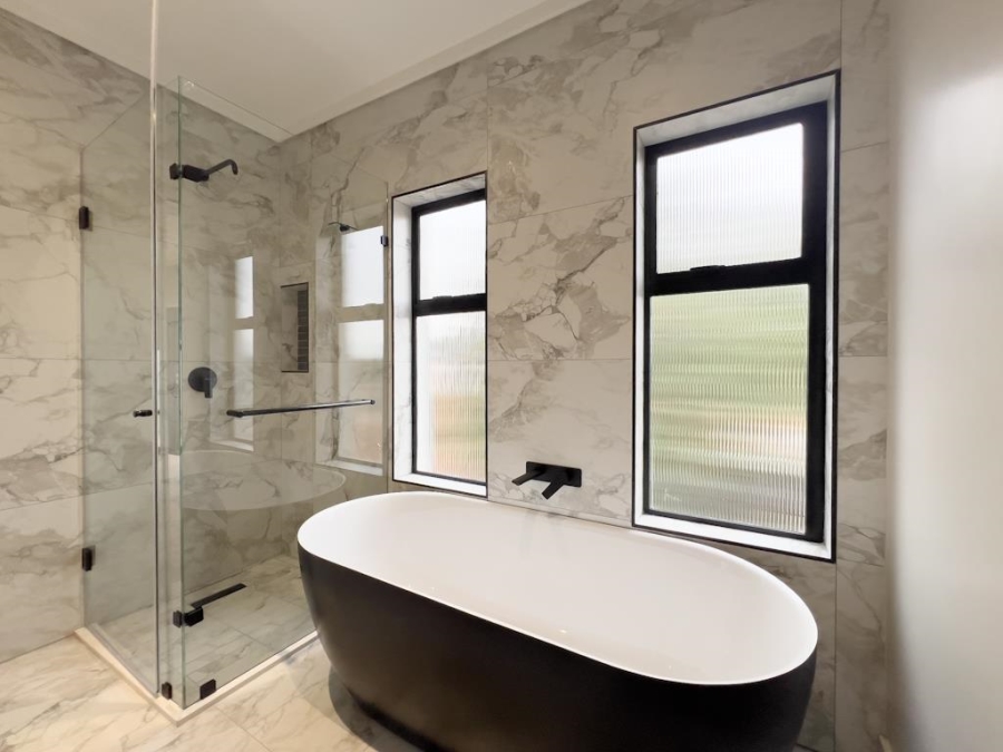 5 Bedroom Property for Sale in Midstream Estate Gauteng