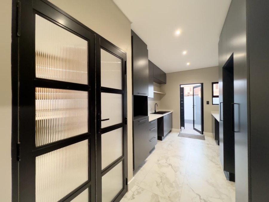5 Bedroom Property for Sale in Midstream Estate Gauteng
