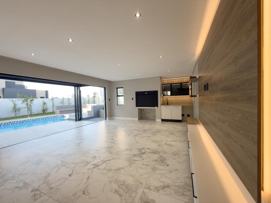 5 Bedroom Property for Sale in Midstream Estate Gauteng