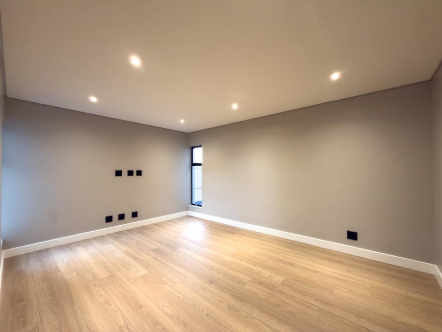 5 Bedroom Property for Sale in Midstream Estate Gauteng