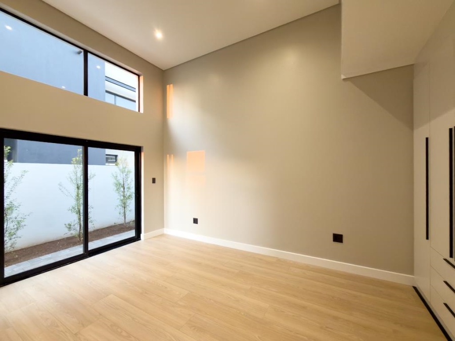 5 Bedroom Property for Sale in Midstream Estate Gauteng