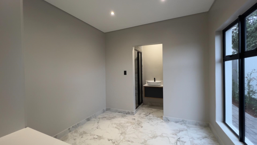5 Bedroom Property for Sale in Midstream Estate Gauteng