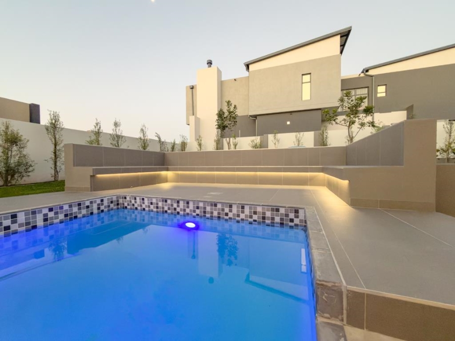 5 Bedroom Property for Sale in Midstream Estate Gauteng