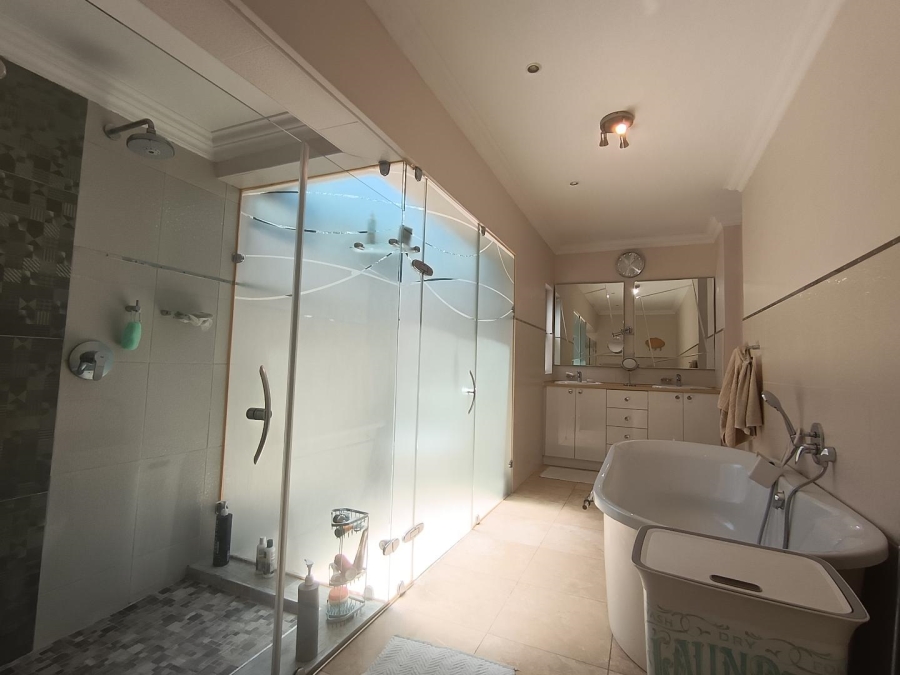 5 Bedroom Property for Sale in Melrose Gauteng