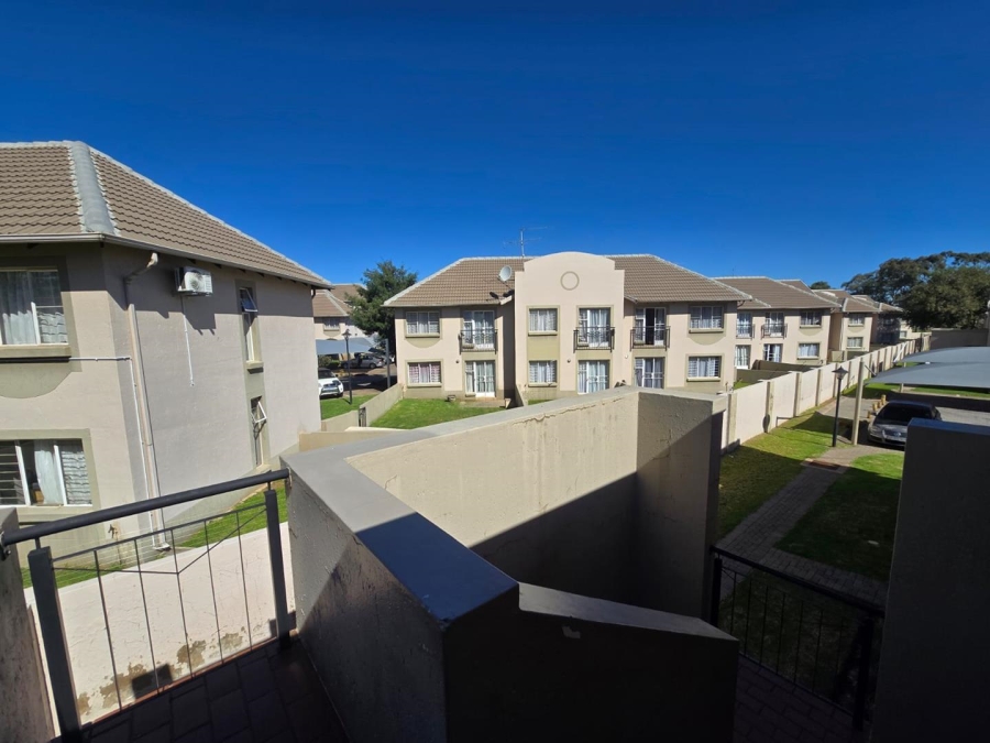 2 Bedroom Property for Sale in Klippoortje Gauteng