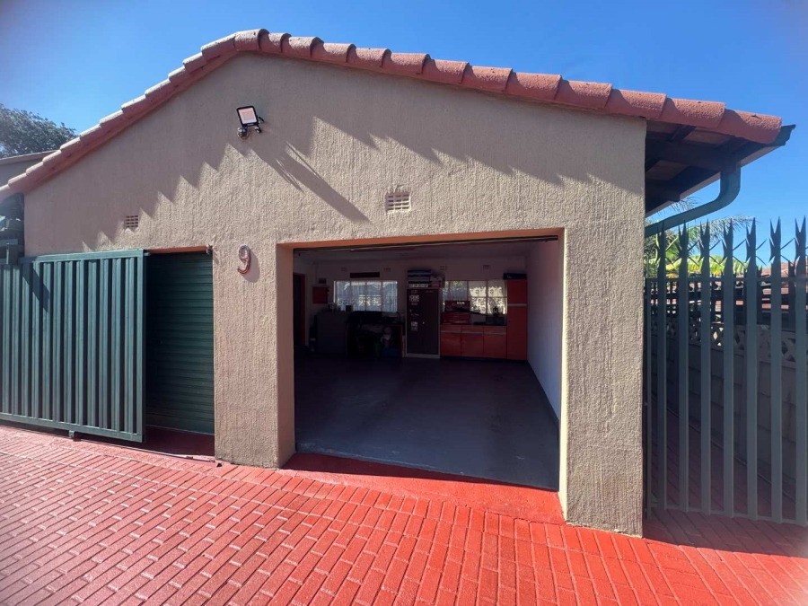 3 Bedroom Property for Sale in Verwoerdpark Gauteng