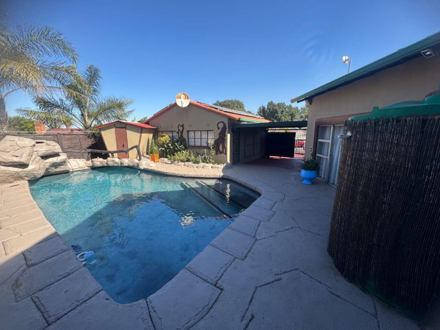 3 Bedroom Property for Sale in Verwoerdpark Gauteng