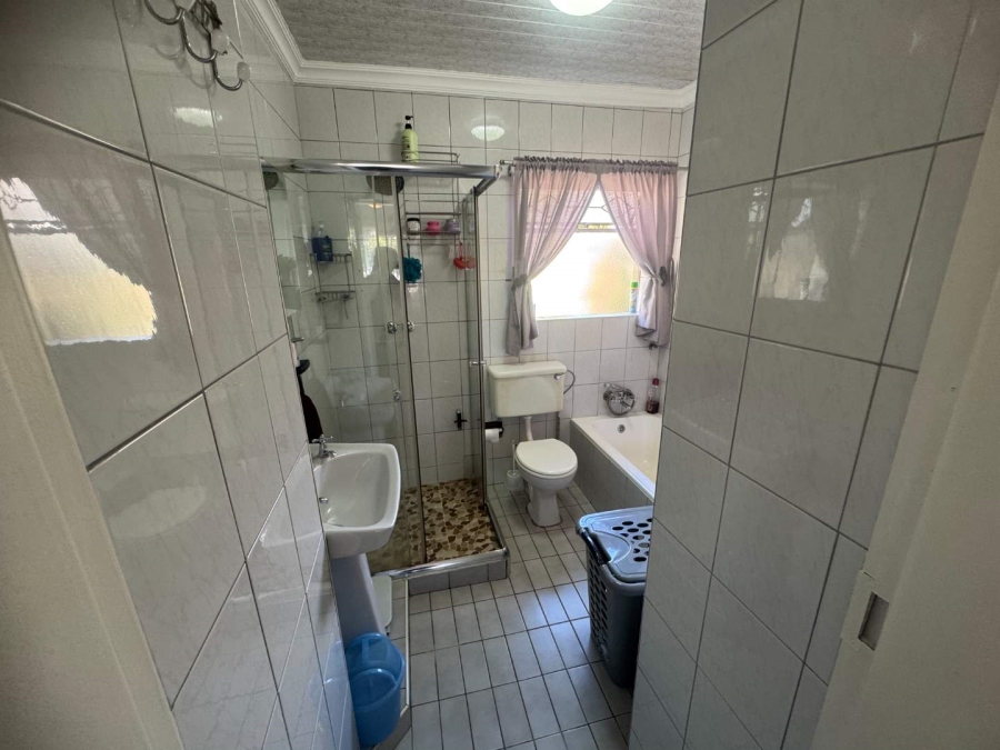 3 Bedroom Property for Sale in Verwoerdpark Gauteng