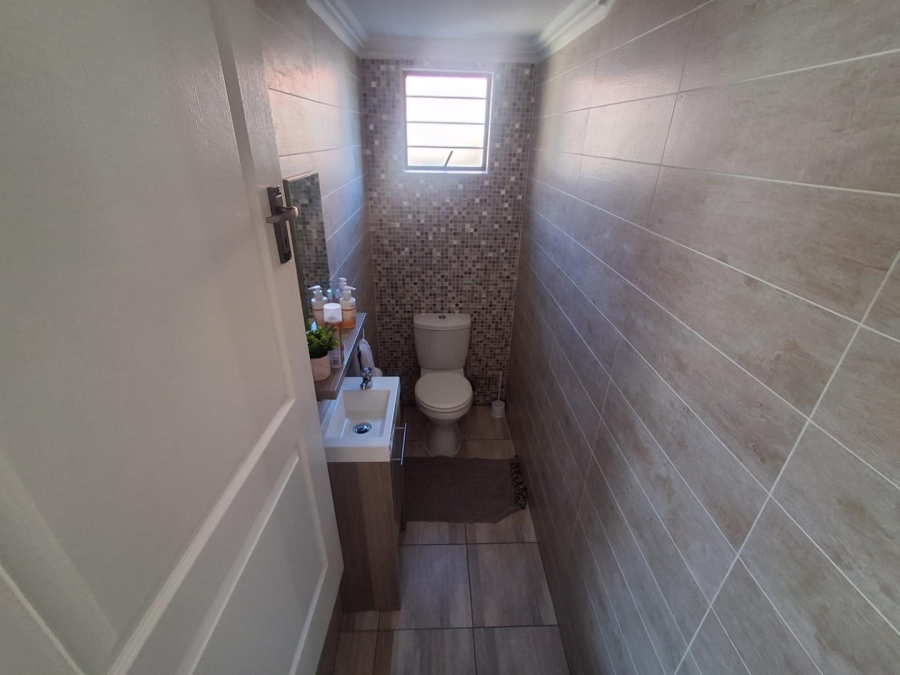 4 Bedroom Property for Sale in Bassonia Rock Gauteng