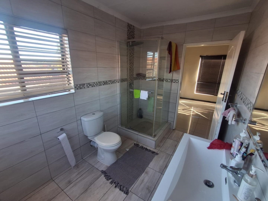4 Bedroom Property for Sale in Bassonia Rock Gauteng