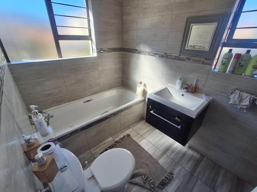 4 Bedroom Property for Sale in Bassonia Rock Gauteng