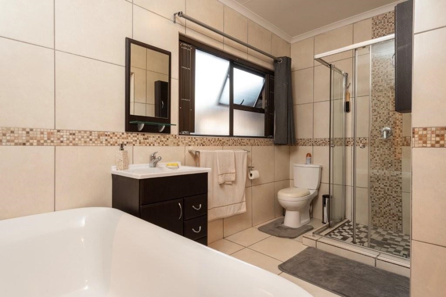 4 Bedroom Property for Sale in Glenvista Gauteng