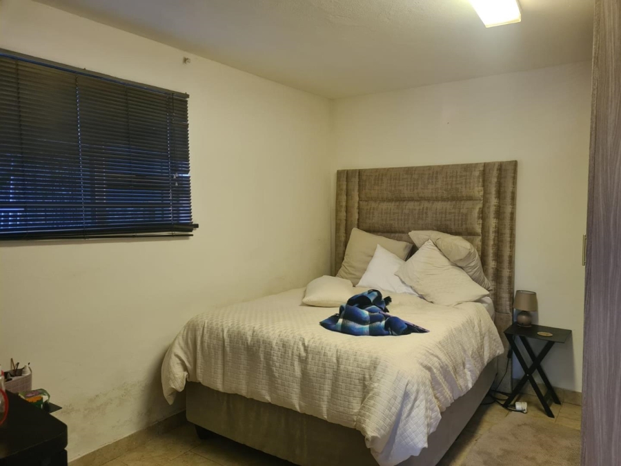 To Let 1 Bedroom Property for Rent in Waverley Gauteng