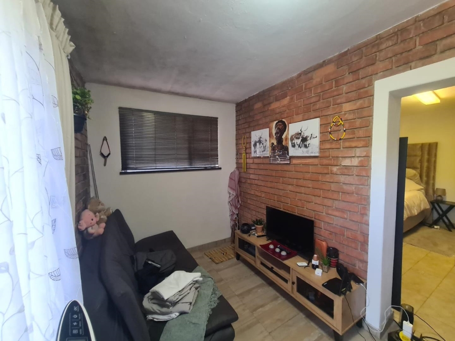 To Let 1 Bedroom Property for Rent in Waverley Gauteng