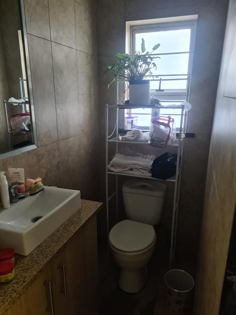 To Let 1 Bedroom Property for Rent in Waverley Gauteng