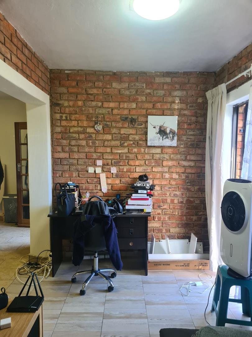 To Let 1 Bedroom Property for Rent in Waverley Gauteng