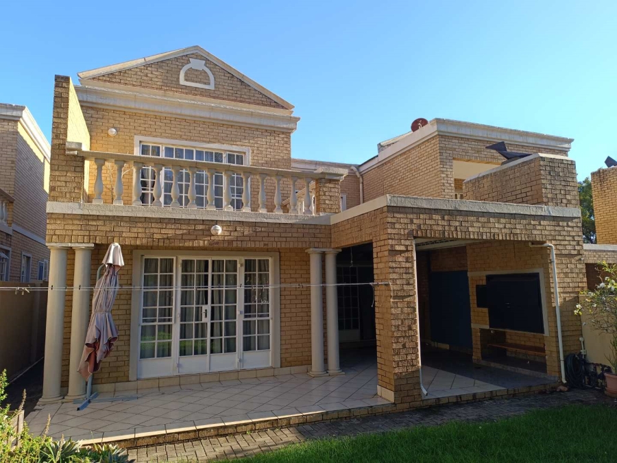 3 Bedroom Property for Sale in Eldoglen Gauteng