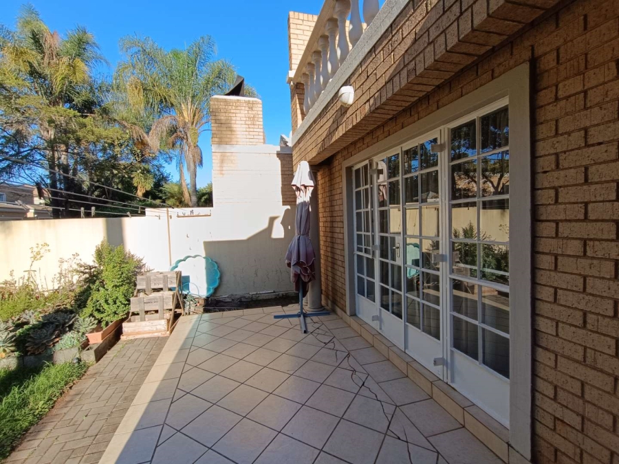 3 Bedroom Property for Sale in Eldoglen Gauteng