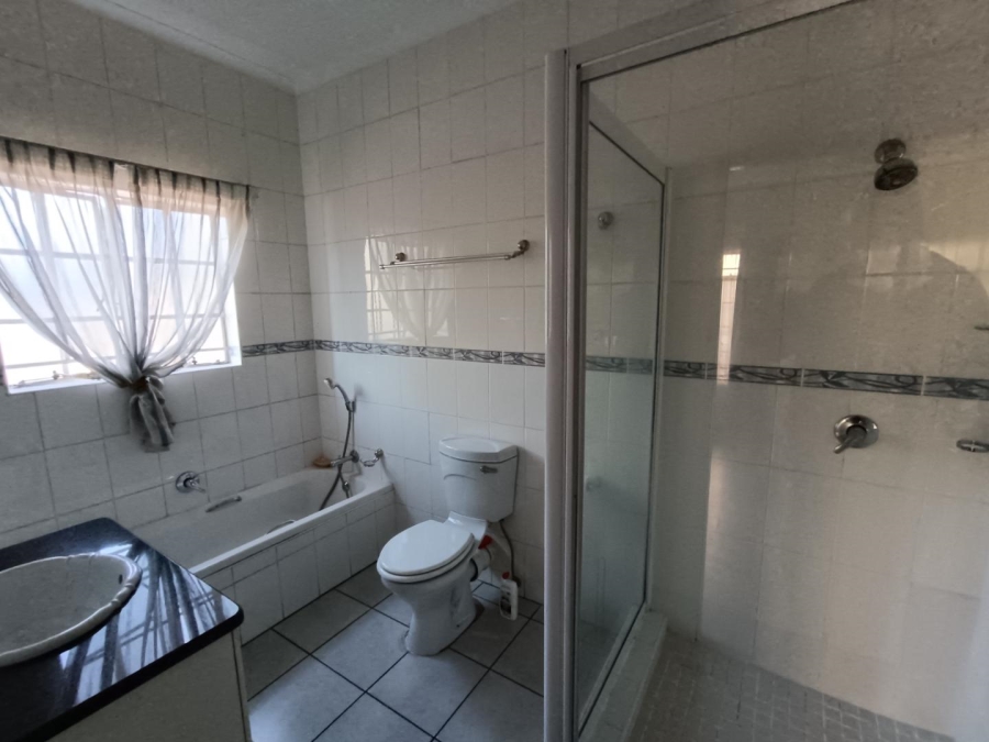 3 Bedroom Property for Sale in Eldoglen Gauteng