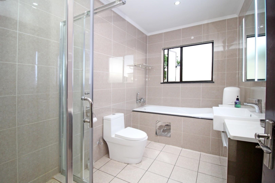 To Let 3 Bedroom Property for Rent in Fourways Gauteng