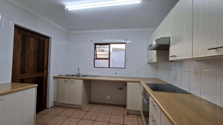 To Let 3 Bedroom Property for Rent in Beverley Gauteng
