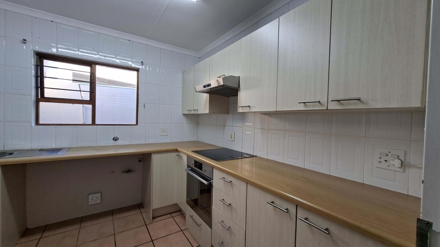 To Let 3 Bedroom Property for Rent in Beverley Gauteng