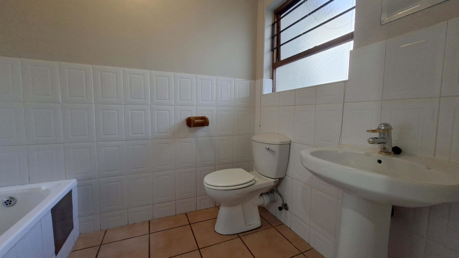 To Let 3 Bedroom Property for Rent in Beverley Gauteng