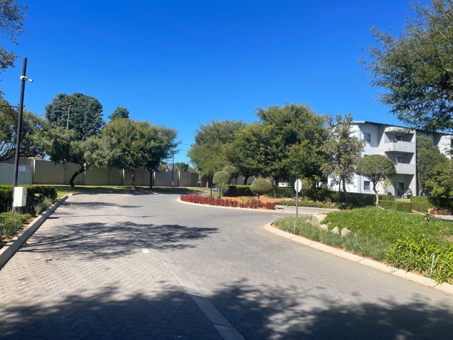To Let 2 Bedroom Property for Rent in North Riding Gauteng