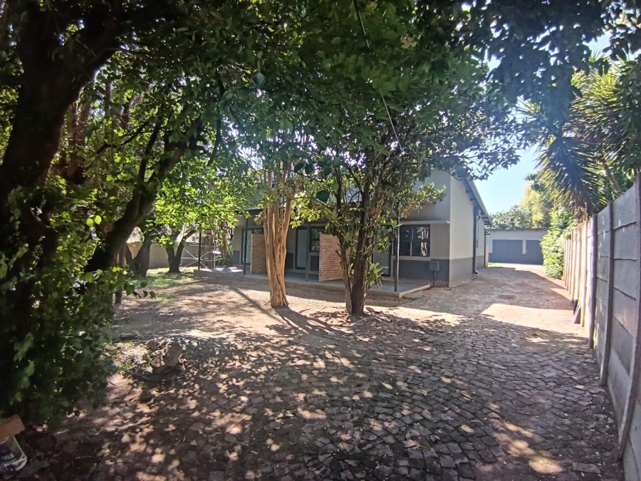 To Let 1 Bedroom Property for Rent in Queenswood Gauteng