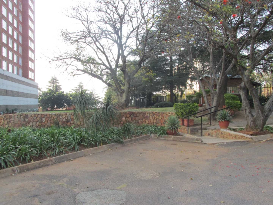 To Let 1 Bedroom Property for Rent in La Montagne Gauteng