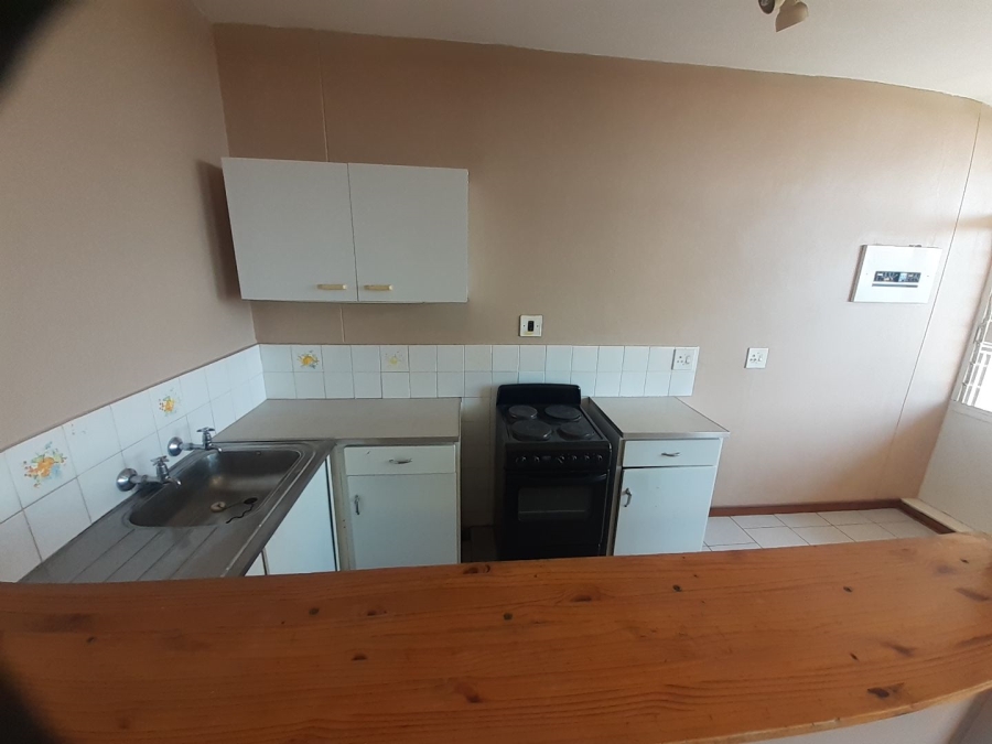 To Let 1 Bedroom Property for Rent in La Montagne Gauteng