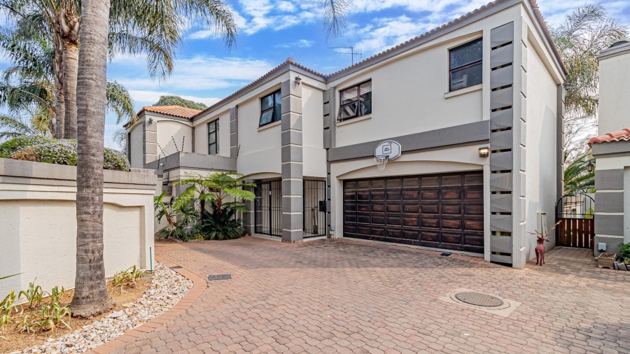 To Let 4 Bedroom Property for Rent in Woodmead Gauteng