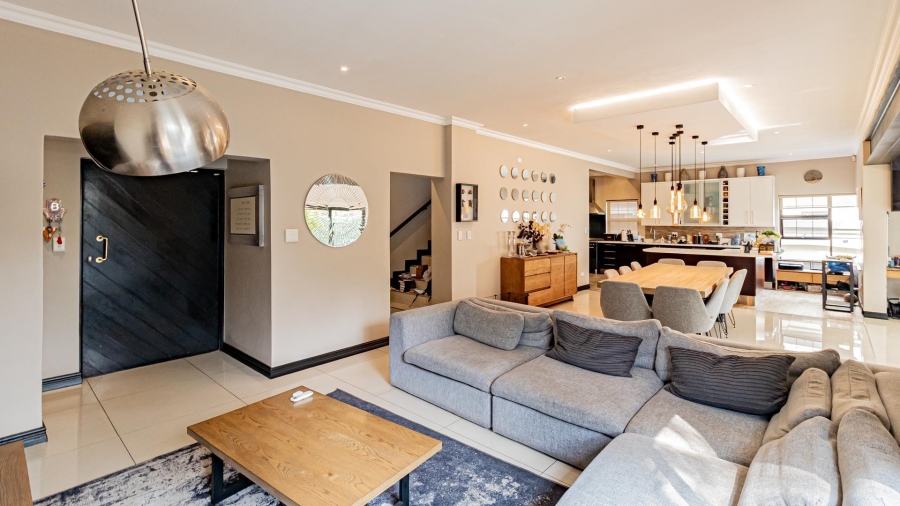 To Let 4 Bedroom Property for Rent in Woodmead Gauteng