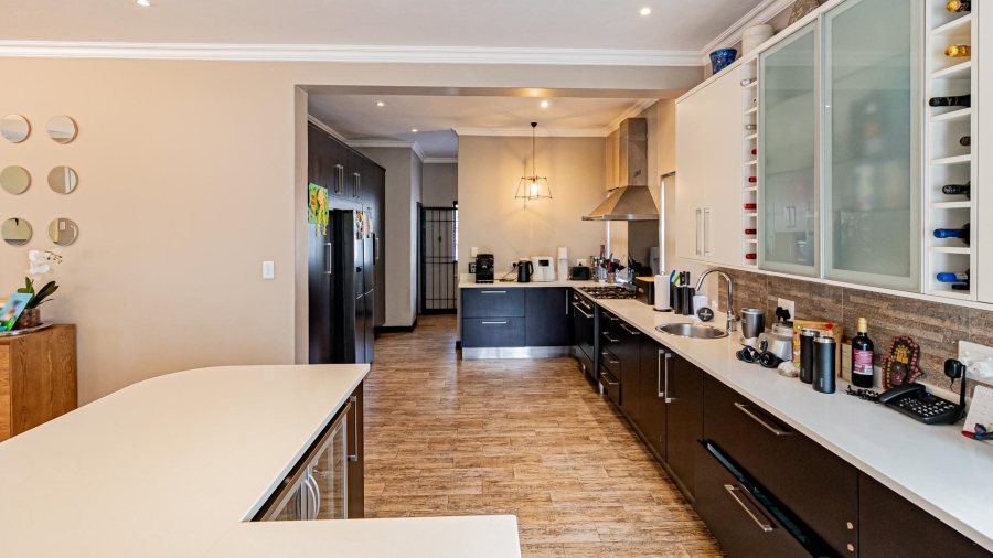 To Let 4 Bedroom Property for Rent in Woodmead Gauteng