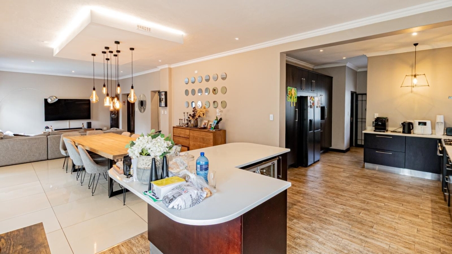 To Let 4 Bedroom Property for Rent in Woodmead Gauteng