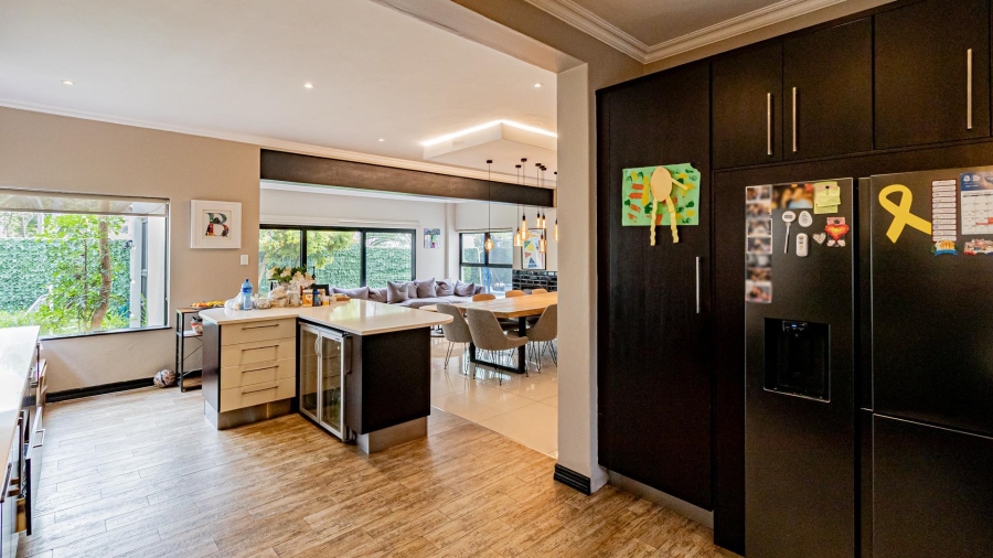 To Let 4 Bedroom Property for Rent in Woodmead Gauteng