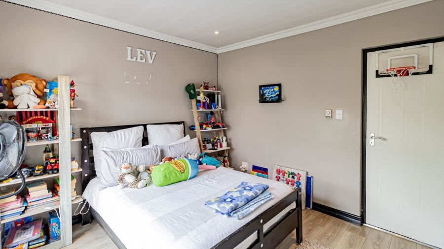 To Let 4 Bedroom Property for Rent in Woodmead Gauteng