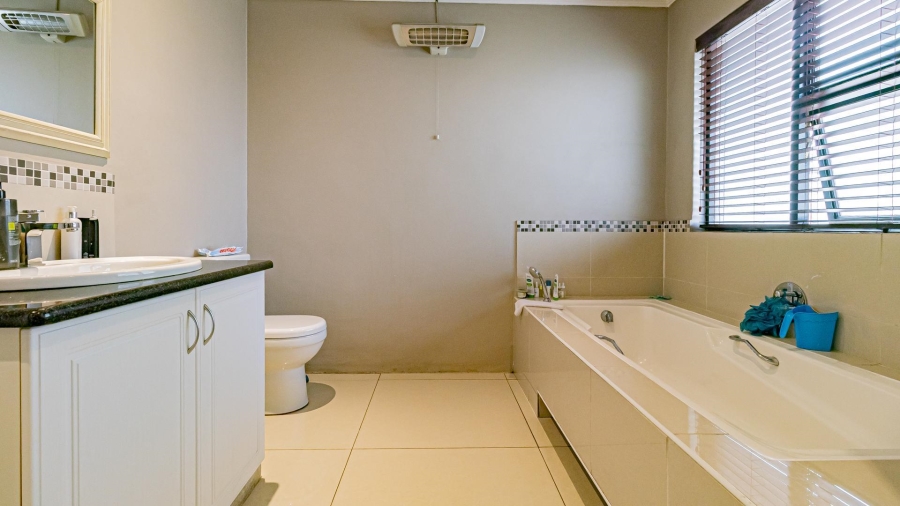 To Let 4 Bedroom Property for Rent in Woodmead Gauteng