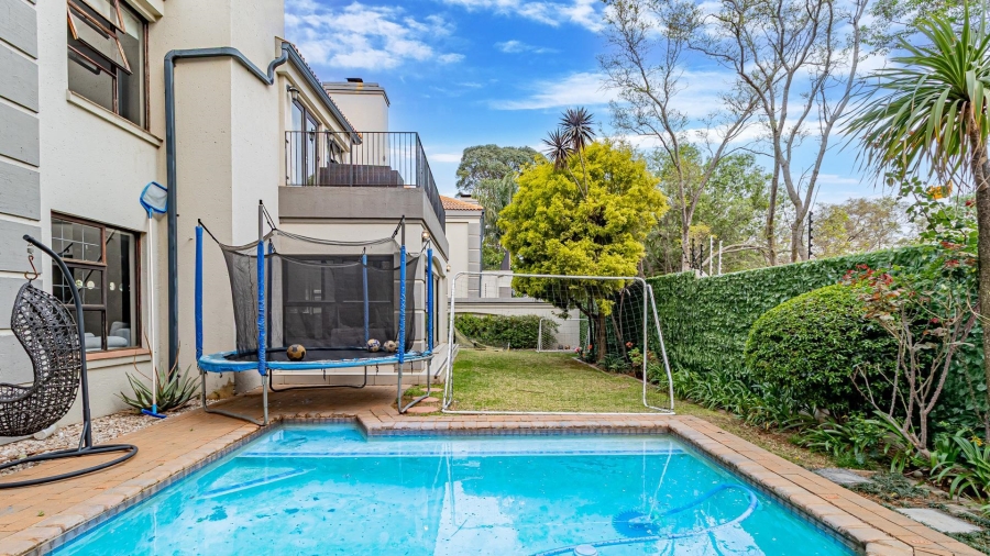 To Let 4 Bedroom Property for Rent in Woodmead Gauteng